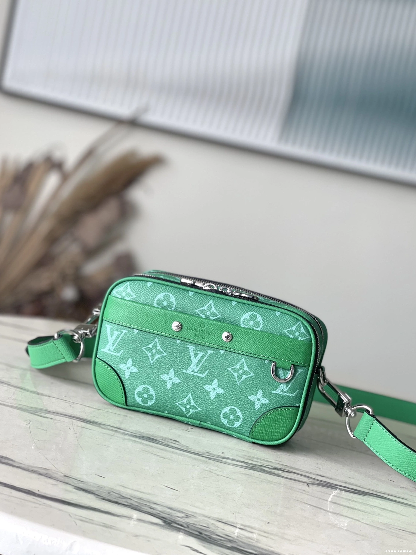 Official oldcobbler VUITTON LOUIS Alpha-11.0*18.5*6.5CM Nano 0806